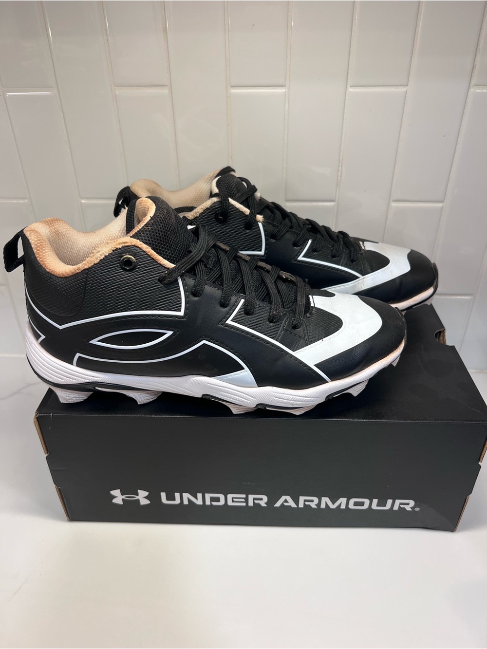 Under Armour Mens Baseball Cleats Size 7 UA Leadoff Icon Mid Black White